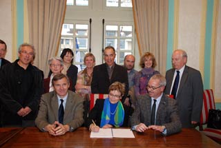 Signature contrat enfance jeunesse 04 2009