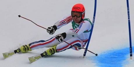 663252_richard-of-france-passes-a-gate-during-the-men-s-giant-slalom-race-at-the-alpine-skiing-world-championships-in-garmisch-partenkirchen